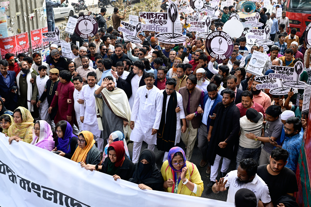 Supporters of Bangladesh's National Citizen Party hold a campaign rally ahead of next month's national elections in Dhaka, Bangladesh, Thursday, Jan. 22, 2026. (AP Photo/Mahmud Hossain Opu)