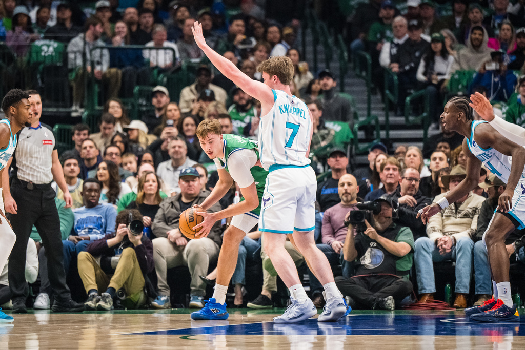 Charlotte Hornets guard Kon Knueppel (7) defends against Dallas Mavericks forward Cooper Flagg, center left, during an NBA basketball game, Thursday, Jan. 29, 2026, in Dallas. (AP Photo/Jessica Tobias)