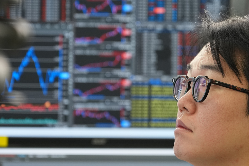 A dealer watches computer monitors at a dealing room of Hana Bank in Seoul, South Korea, Tuesday, Oct. 27, 2026. (AP Photo/Lee Jin-man)