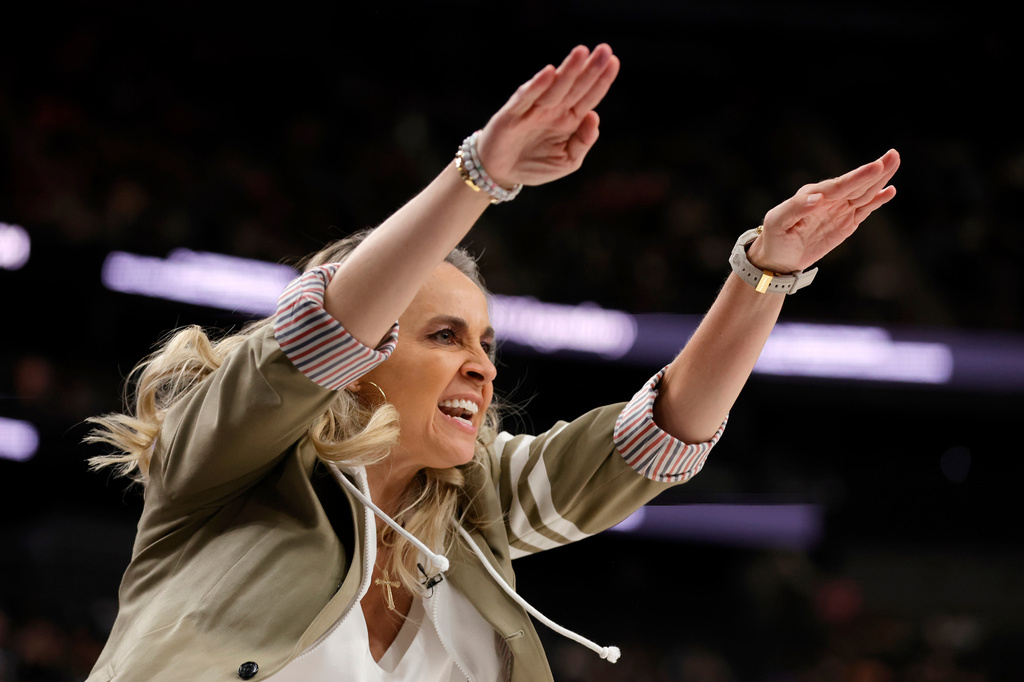 Las Vegas Aces head coach Becky Hammon calls to players during the first half of an WNBA basketball game against the Phoenix Mercury, Saturday, May 9, 2026, in Las Vegas. (Steve Marcus/Las Vegas Sun via AP)