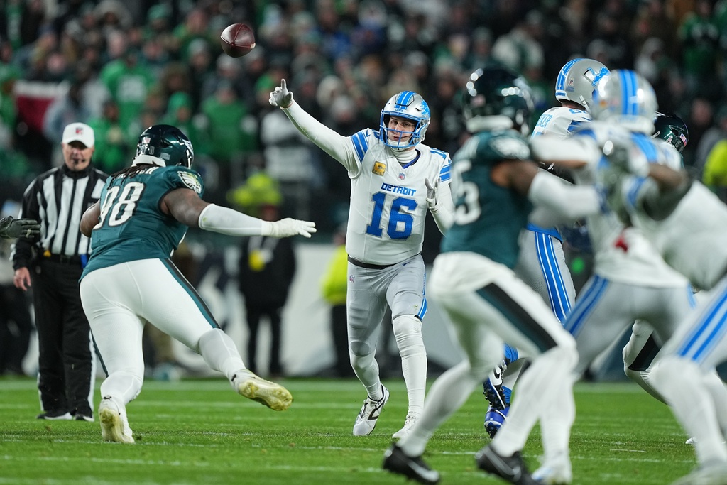 Detroit Lions quarterback Jared Goff (16) throws during the second half of an NFL football game against the Philadelphia Eagles on Sunday, Nov. 16, 2025, in Philadelphia. (AP Photo/Matt Rourke)