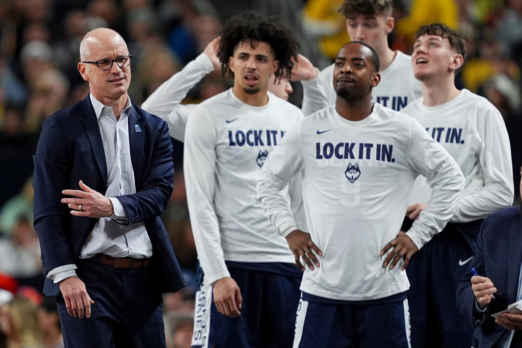UConn head coach Dan Hurley, left, reacts during the second half of the NCAA college basketball tournament national championship game against Michigan at the Final Four, Monday, April 6, 2026, in Indianapolis. (AP Photo/Abbie Parr)