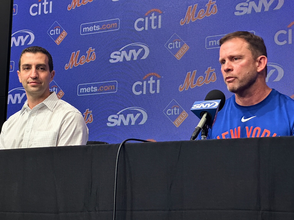 Andy Green, right, responds to question during a news conference where he was introduced as the New York Mets new manager as President of Baseball Operations David Stearns, left, looks on before a baseball game against the Texas Rangers Tuesday, Sept. 22, 2026, in Arlington, Texas. (AP Photo/Stephen Hawkins)