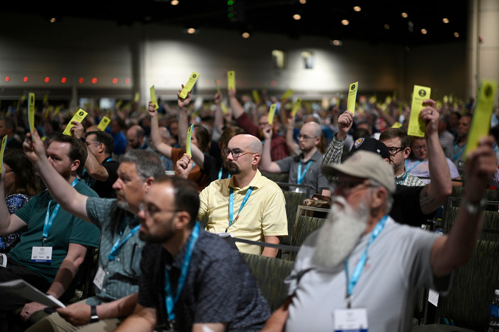 Attendees hold up their ballots while voting on a motion during the annual meeting of the Southern Baptist Convention, Tuesday, June 9, 2026, in Orlando, Fla. (AP Photo/Phelan M. Ebenhack)