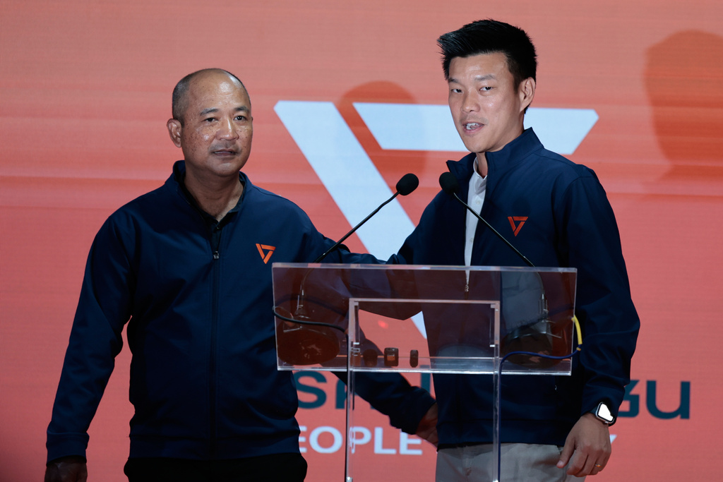 Leader of People's Party and prime minister candidate Natthaphong Ruengpanyawut, right, attend a press conference after the general election in Bangkok, Sunday, Feb. 8, 2026. (AP Photo/Wason Wanichakorn)