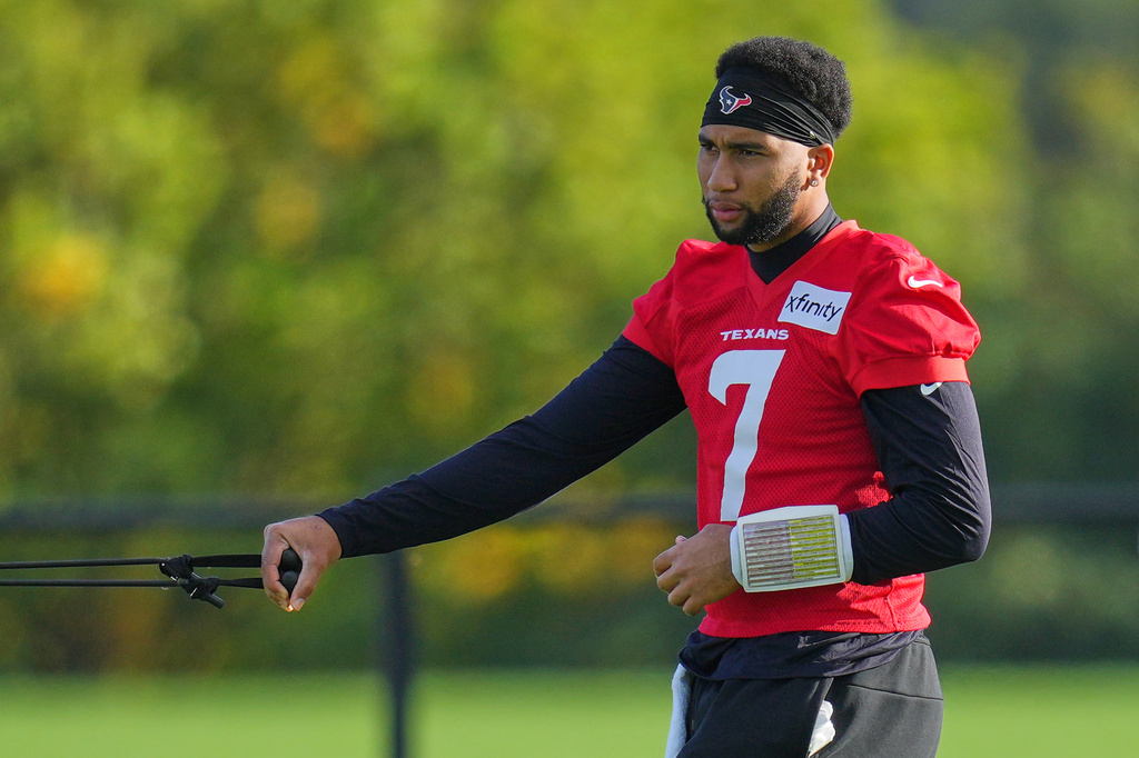 Houston Texans' quarterback C.J. Stroud (7) works out during an NFL football practice in Harrow, a London suburb, Friday, Oct. 16, 2026. (AP Photo/Kirsty Wigglesworth)