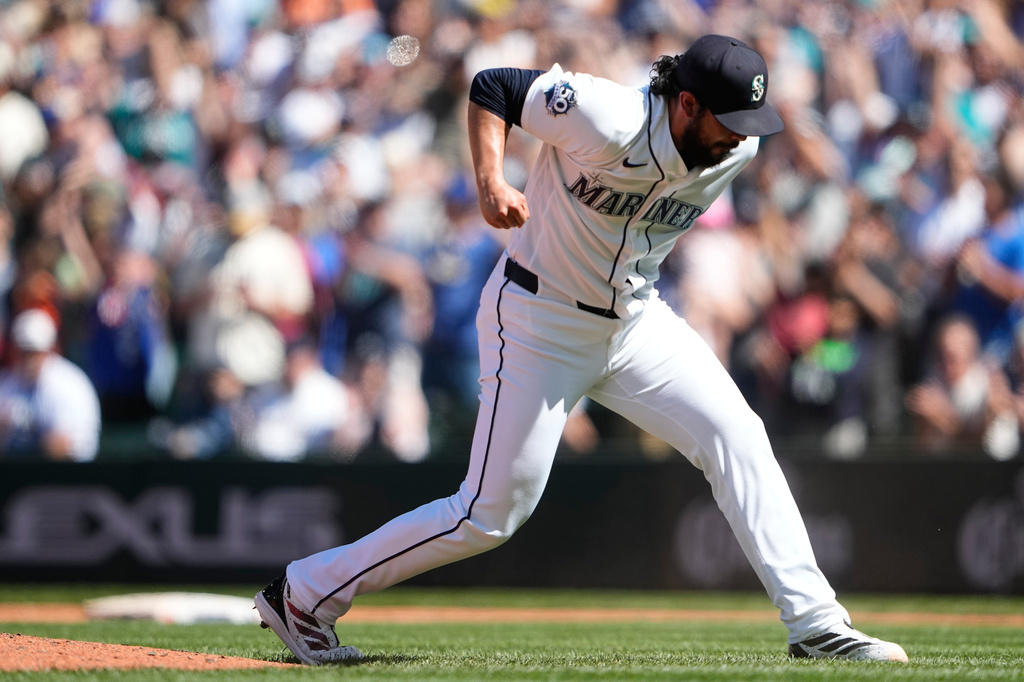 Seattle Mariners relief pitcher Andrés Muñoz reacts after earning the save in a win over the Baltimore Orioles in a baseball game, Thursday, June 18, 2026, in Seattle. (AP Photo/Lindsey Wasson)