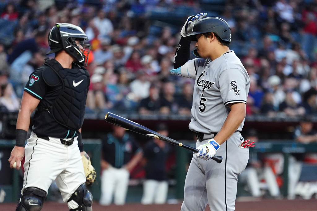 Chicago White Sox's Munetaka Murakami (5), of Japan, challenges a called third strike as Arizona Diamondbacks catcher James McCann, left, hold the baseball during the first inning of a baseball game, Wednesday, April 22, 2026, in Phoenix. (AP Photo/Ross D. Franklin)