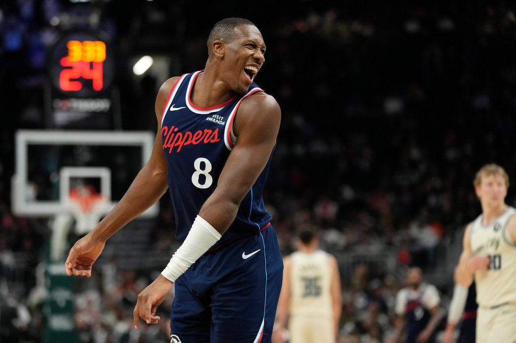 LA Clippers' Kris Dunn smiles as he looks to the Milwaukee Bucks bench during the second half of an NBA basketball game Sunday, March 29, 2026, in Milwaukee. (AP Photo/Aaron Gash)