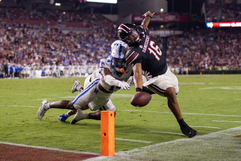 Kentucky defensive back Ty Bryant (14) forces South Carolina quarterback LaNorris Sellers (16) out short of the goal line during the second half of an NCAA college football game, Saturday, Sept. 27, 2025, in Columbia, S.C. (AP Photo/Scott Kinser)