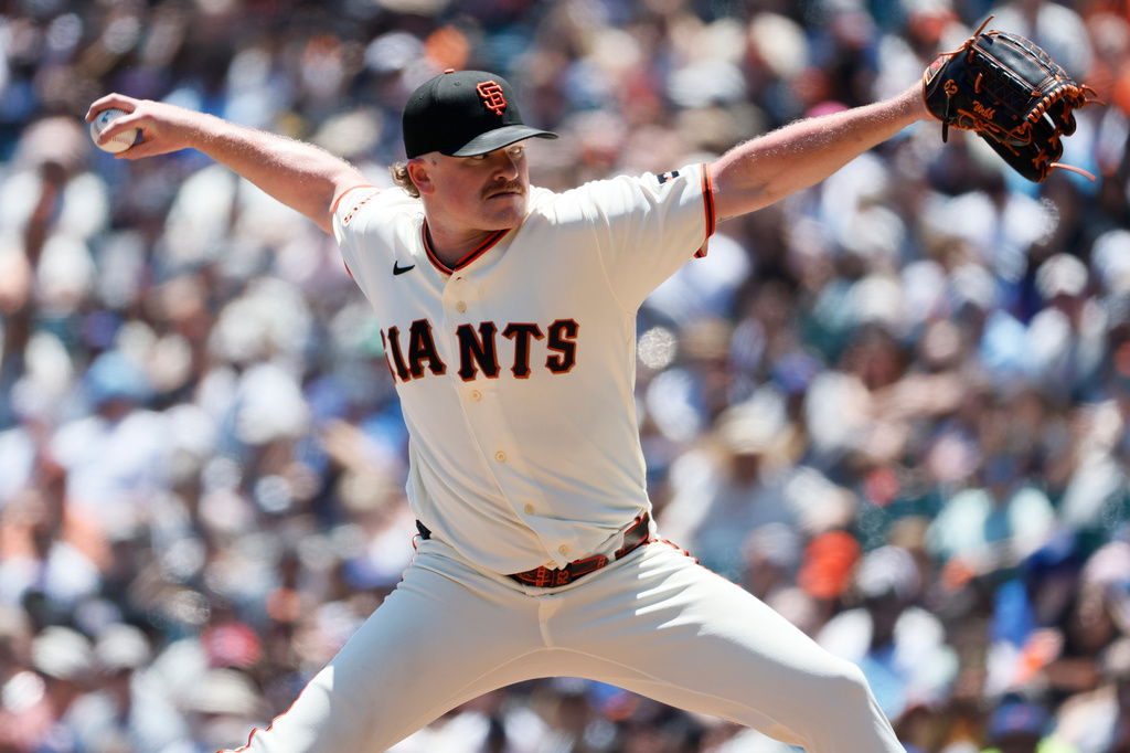 San Francisco Giants pitcher Logan Webb (62) against the Chicago Cubs in the 4th inning during an MLB game at Oracle Park in San Francisco, Sunday, June 14, 2026. (Santiago Mejia/San Francisco Chronicle via AP)