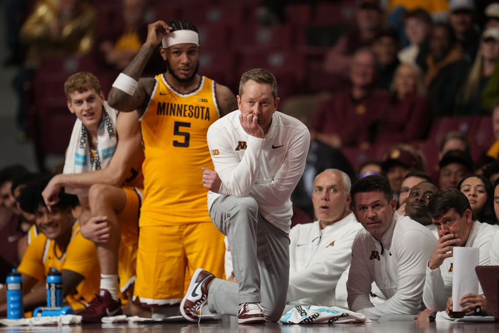 Minnesota head coach Niko Medved, center, watches play during the second half of an NCAA college basketball game against Gardner-Webb, Monday, Nov. 3, 2025, in Minneapolis. (AP Photo/Abbie Parr)
