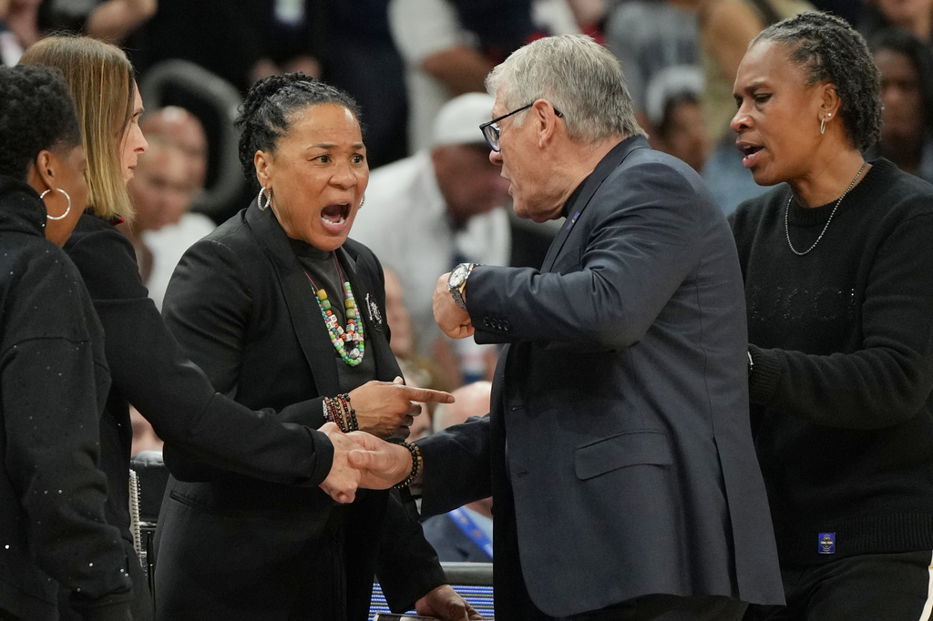 FILE _ South Carolina head coach Dawn Staley, left, and UConn head coach Geno Auriemma argue after a woman's NCAA college basketball tournament semifinal game at the Final Four, Friday, April 3, 2026, in Phoenix. (AP Photo/Rick Scuteri, File)