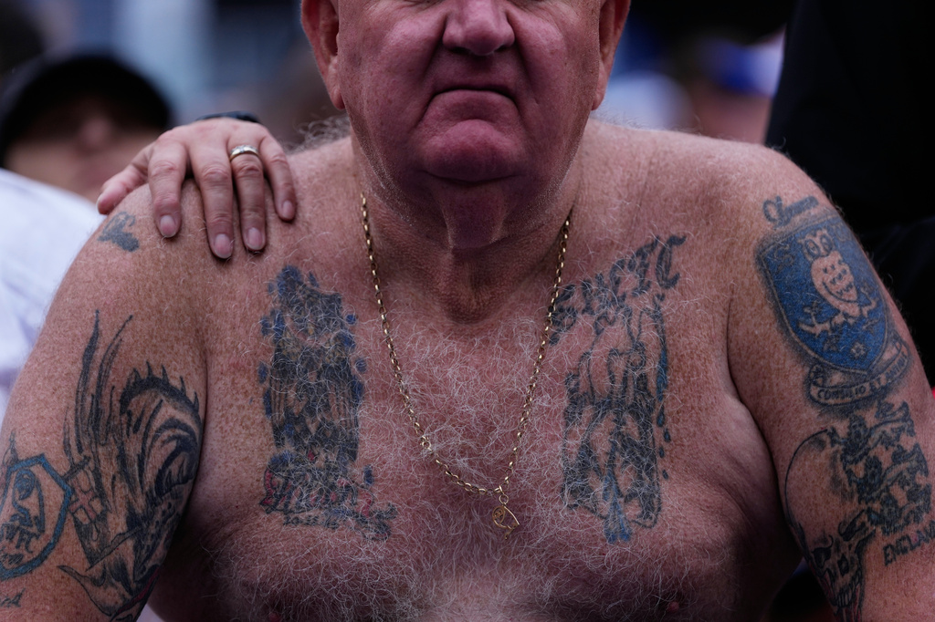 An England fan waits for the start of the World Cup Group L soccer match between England and Ghana in Foxborough, Mass., near Boston, Tuesday, June 23, 2026. (AP Photo/Petr David Josek)