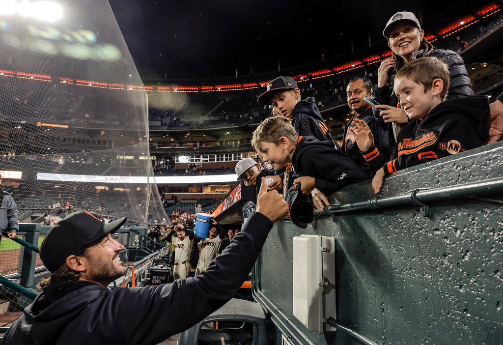 San Francisco Giants Manager Tony Vitello signs autographs after the Giants defeated the New York Mets for his first win at home as the manager during a baseball game at Oracle Park in San Francisco, Thursday, April 2, 2026. (Carlos Avila Gonzalez/San Francisco Chronicle via AP)