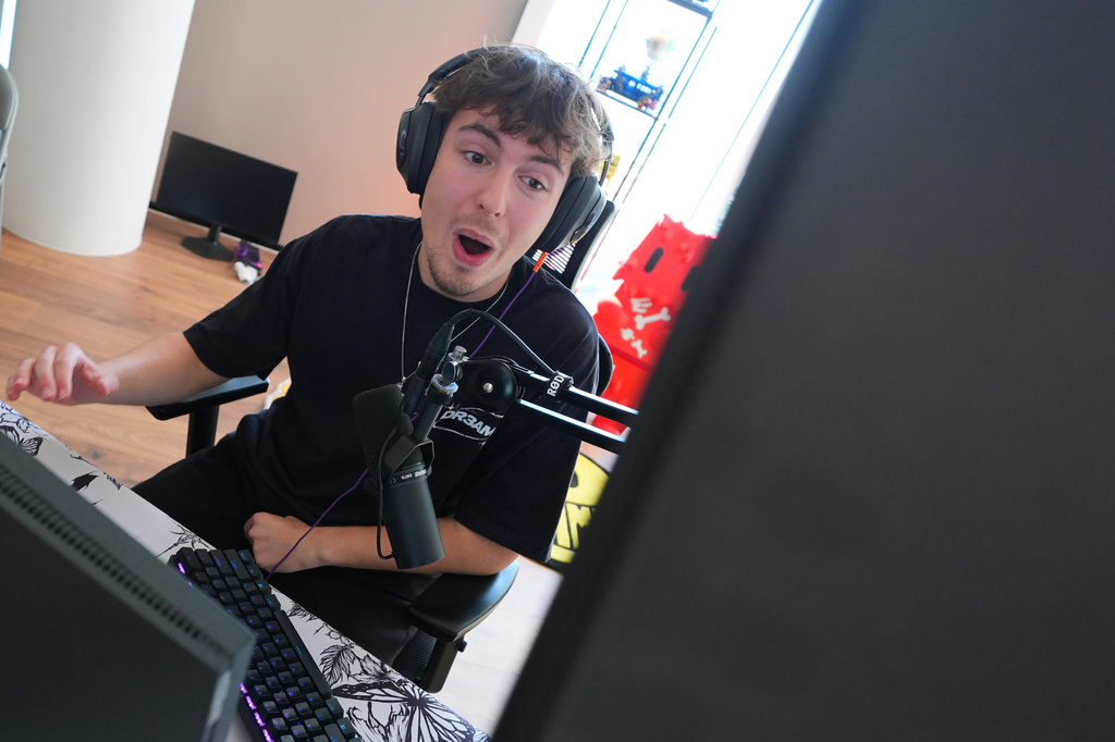 Competitive gamer and Twitch streamer Cody "Clix" Conrod conducts a live stream from his apartment in downtown Dallas, Tuesday, Sept. 29, 2026. (AP Photo/LM Otero)