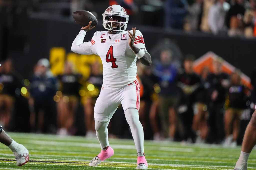 Utah quarterback Devon Dampier thorws a pass in the first half of an NCAA college football game against Colorado Saturday, Oct. 17 2026, in Boulder, Colo. (AP Photo/David Zalubowski)