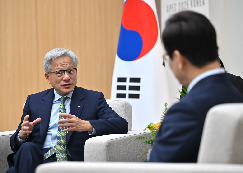South Korean President Lee Jae Myung, right, talks with Nvidia CEO Jensen Huang during their meeting on the sidelines of the Asia-Pacific Economic Cooperation (APEC) summit in Gyeongju, South Korea Friday, Oct. 31, 2025. (Jung Yeon-je/Pool Photo via AP)