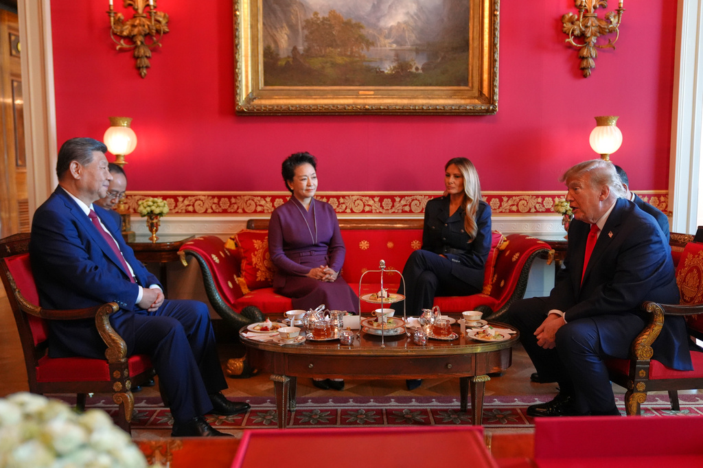 President Donald Trump, from right, and first lady Melania Trump attend a tea with China's President Xi Jinping, from left, and his wife Peng Liyuan in the Red Room of the White House, Friday, Sept. 25, 2026, in Washington. (AP Photo/Jacquelyn Martin)