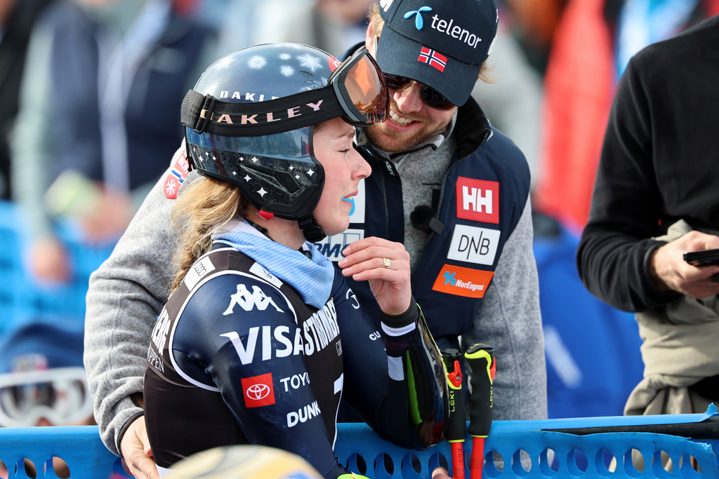 United States' Mikaela Shiffrin is overcome with emotion as her fiancee Norway's Aleksander Aamodt Kilde stands by her side, at the finish area of an alpine ski, women's giant slalom race, at the Lillehammer World Cup Finals, in Hafjell, Norway, Wednesday, March 25, 2026. (AP Photo/Marco Trovati)