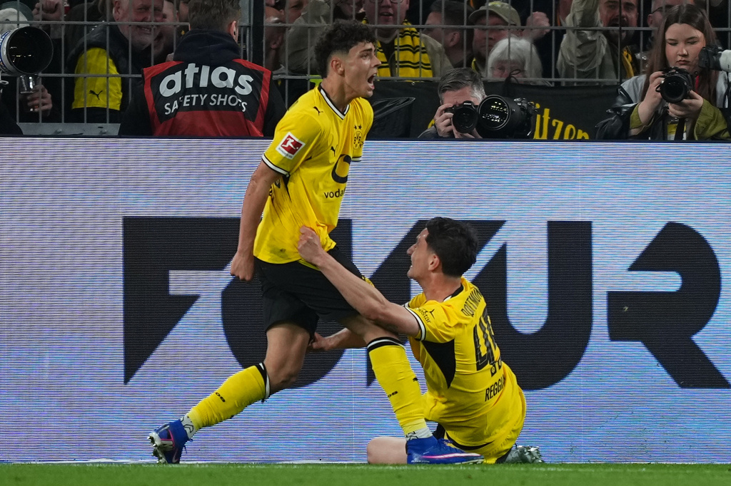 Dortmund's Samuele Inacio, left, and Dortmund's Luca Reggiani celebrate after scoring during the German Bundesliga soccer match between Borussia Dortmund and Eintracht Frankfurt in Dortmund, Germany, Friday, May 8, 2026. (AP Photo/Martin Meissner)