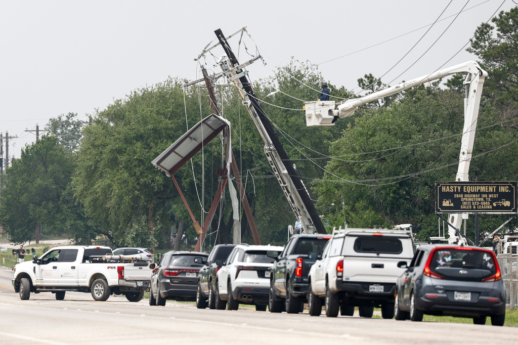 Traffic backs up along State Highway 199 as crews work to repair a heavily damaged power pole and lines along State Highway 199, Sunday, April 26, 2026, in Springtown, Texas. (Elías Valverde II/The Dallas Morning News via AP)