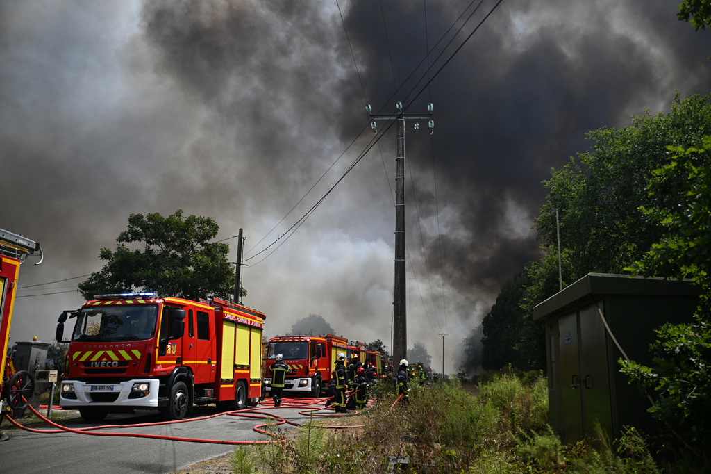 Firefighters battle a wildfire near Le Temple, outside, Bordeaux, France, Sunday, July 26, 2026. (AP Photo/Emma Da Silva)