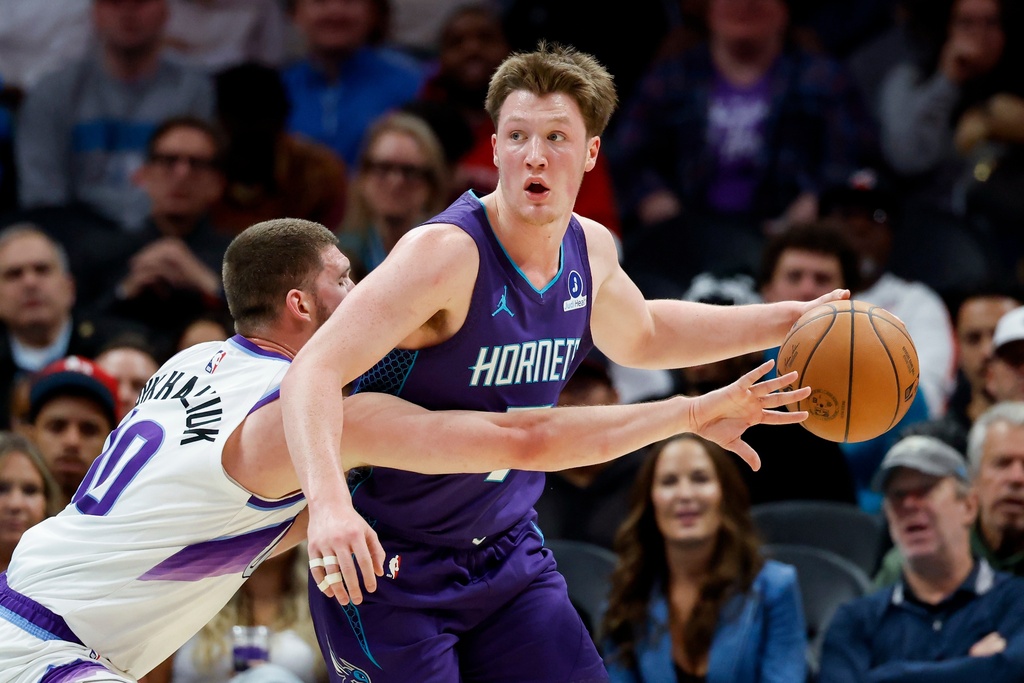 Charlotte Hornets guard Kon Knueppel, right, looks to pass against Utah Jazz guard Svi Mykhailiuk during the first half of an NBA basketball game in Charlotte, N.C., Sunday, Nov. 2, 2025. (AP Photo/Nell Redmond)