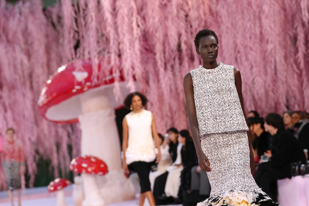 A model wears a creation as part of the Chanel Spring/Summer 2026 Haute Couture collection presented in Paris, Tuesday, Jan. 27, 2026. (AP Photo/Aurelien Morissard)