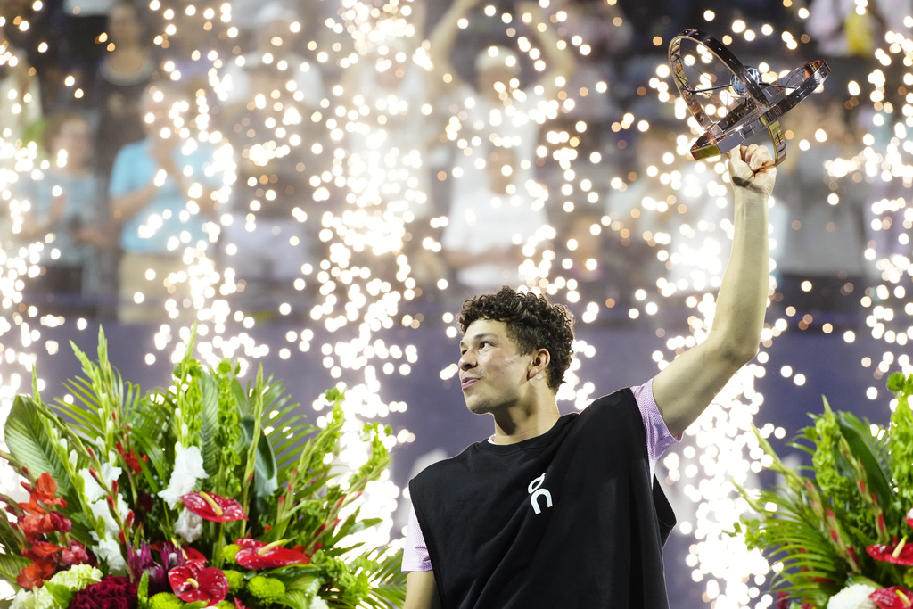 Ben Shelton, of the United States, lifts the trophy as he celebrates after his win over Karen Khachanov, of Russia, in the final match at the National Bank Open men's tennis tournament in Toronto, Thursday, Aug. 7, 2025. (Frank Gunn/The Canadian Press via AP)