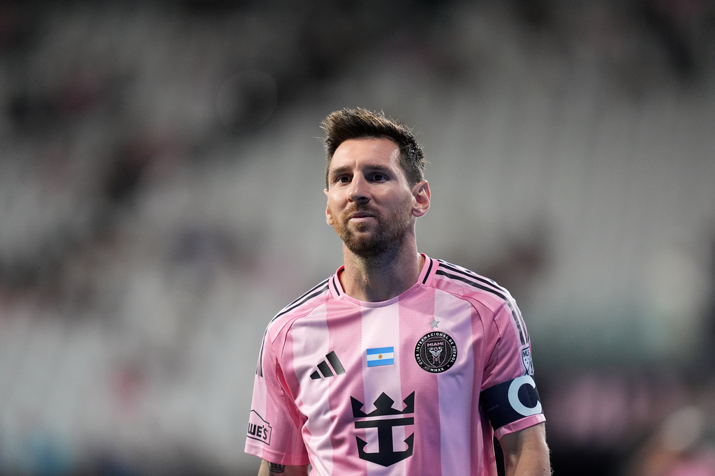 Inter Miami forward Lionel Messi (10) walks to the corner of the field to take a corner kick during the second half of an MLS soccer match against Philadelphia Union, Sunday, May 24, 2026, in Miami. (AP Photo/Rebecca Blackwell)