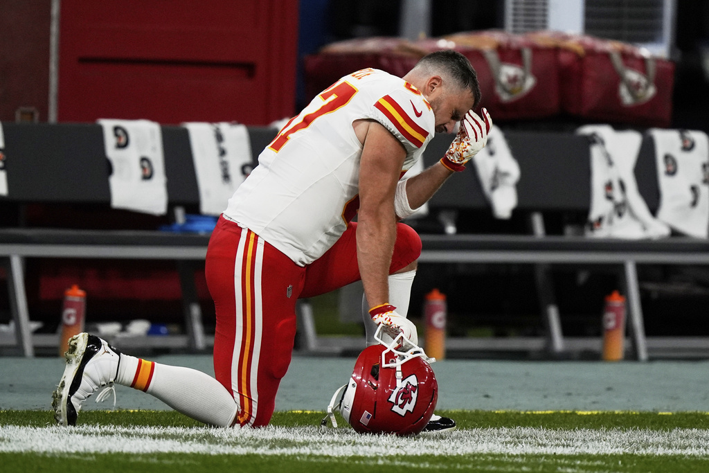 Kansas City Chiefs tight end Travis Kelce kneels after an NFL football game between the Kansas City Chiefs and the Los Angeles Chargers, Saturday, Sept. 6, 2025, in Sao Paulo. (AP Photo/Fernando Llano)