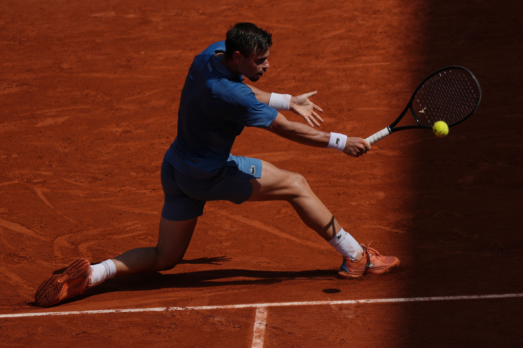 Arthur Gea of France returns to Karen Khachanov of Russia during the first round men's singles tennis match at the French Open tennis tournament in Paris, Sunday, May 24, 2026. (AP Photo/Aurelien Morissard)