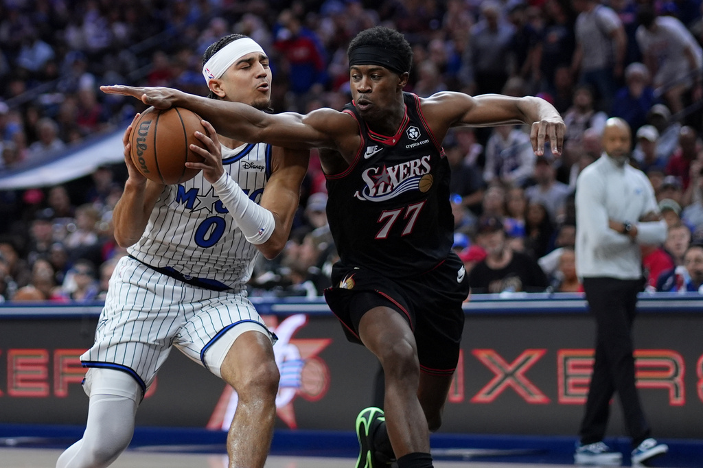 Orlando Magic's Anthony Black, left, tries to get past Philadelphia 76ers' Vj Edgecombe during the first half of an NBA play-in tournament basketball game Wednesday, April 15, 2026, in Philadelphia. (AP Photo/Matt Slocum)