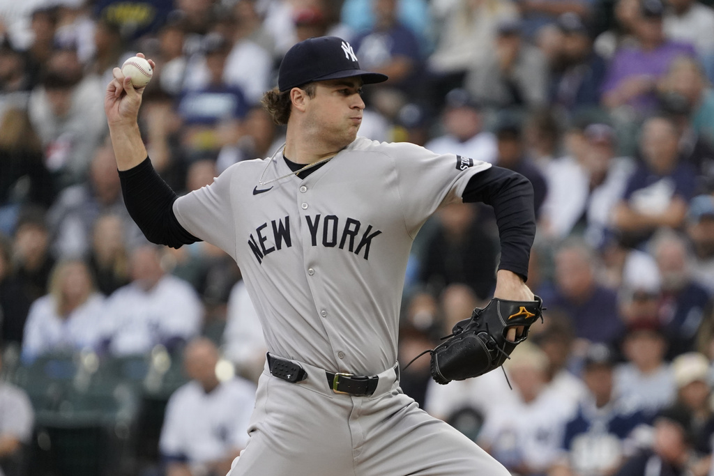New York Yankees pitcher Cam Schlittler throws the ball against the Chicago White Sox during the first inning of a baseball game Saturday, Aug. 30, 2025, in Chicago. (AP Photo/David Banks)