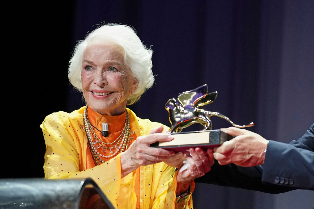 Ellen Burstyn receives the golden lion for lifetime achievement during the 83rd edition of the Venice Film Festival in Venice, Italy, on Monday, Sept. 7, 2026. (Photo by Scott A Garfitt/Invision/AP)