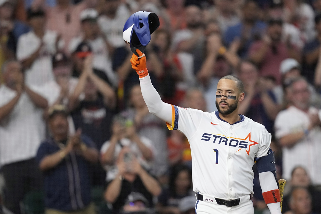 Houston Astros' Carlos Correa acknowledges the crowd as he come up to bat against the Boston Red Sox during the first inning of a baseball game Monday, Aug. 11, 2025, in Houston. (AP Photo/David J. Phillip)