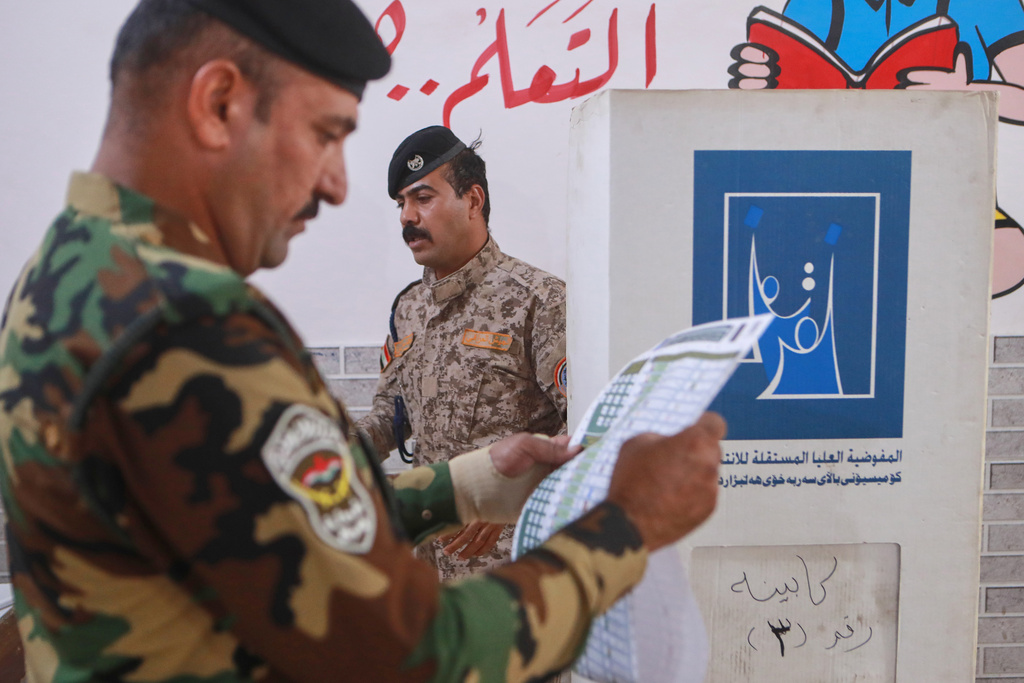 Iraqi security forces gather to cast their ballot during a special voting session ahead of Tuesday's parliamentary election in Basra, Iraq, Sunday, Nov. 9, 2025. (AP Photo/Ali Rahim)