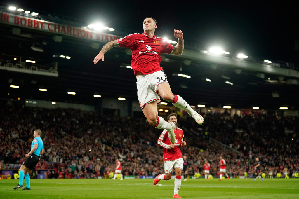 Manchester United's Benjamin Sesko celebrates after scoring his side's third goal during the Champions League opening phase soccer match between Manchester United and Sabah FK in Manchester, England, Thursday, Sept. 10, 2026. (AP Photo/Dave Thompson)