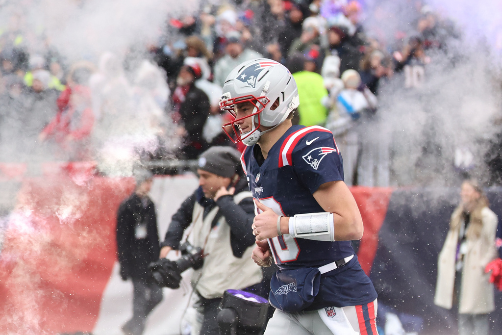 New England Patriots quarterback Drake Maye is introduced before an NFL divisional playoff football game against the Houston Texans, Sunday, Jan. 18, 2026, in Foxborough, Mass. (AP Photo/Mark Stockwell)