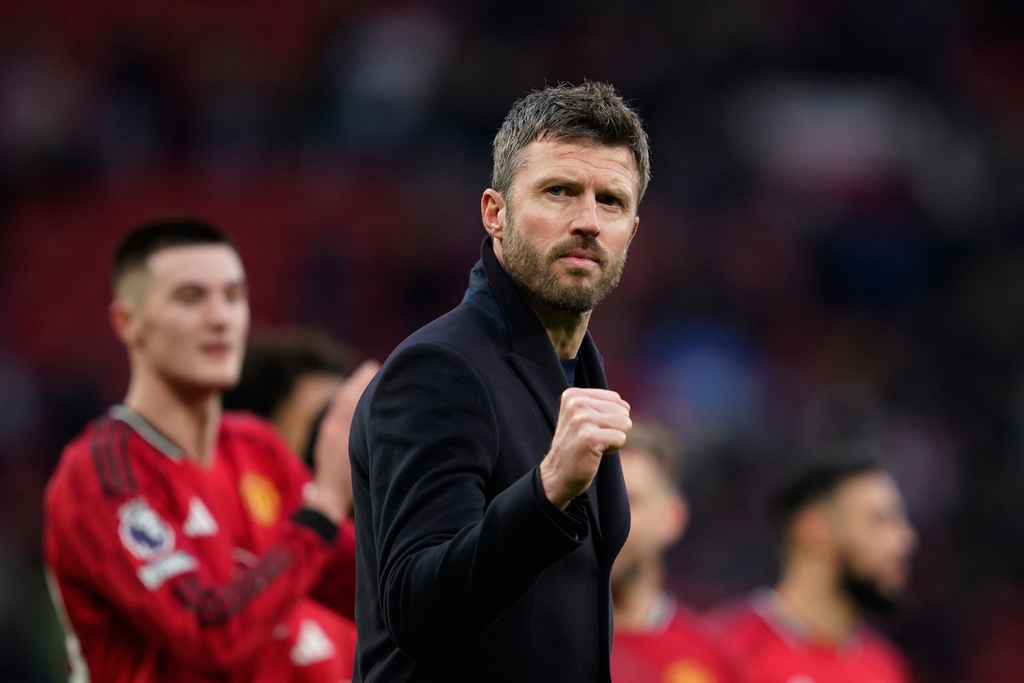 Manchester United's head coach Michael Carrick celebrates at the end of the English Premier League soccer match between Manchester United and Fulham in Manchester, England, Sunday, Feb. 1, 2026. (AP Photo/Dave Thompson)