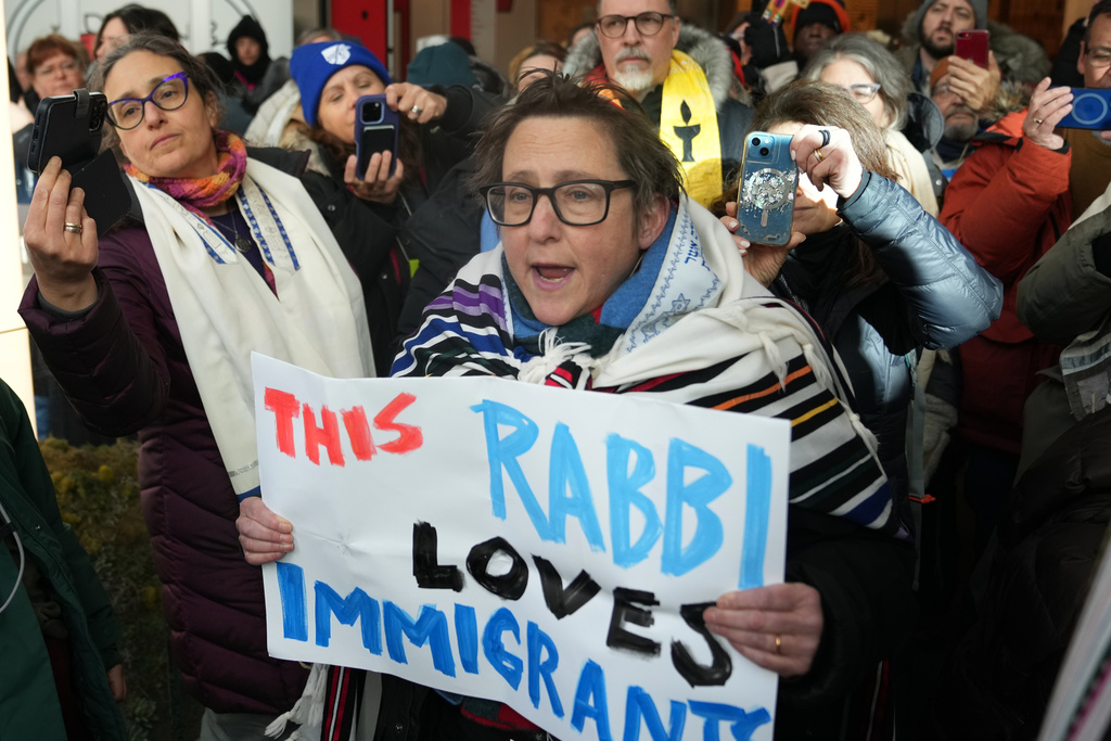 CORRECTS NAME SPELLING: Rabbi Sharon Kleinbaum and protesters put on their talents as they gather at Target, Friday, Jan. 23, 2026, in Minneapolis. (AP Photo/Abbie Parr)