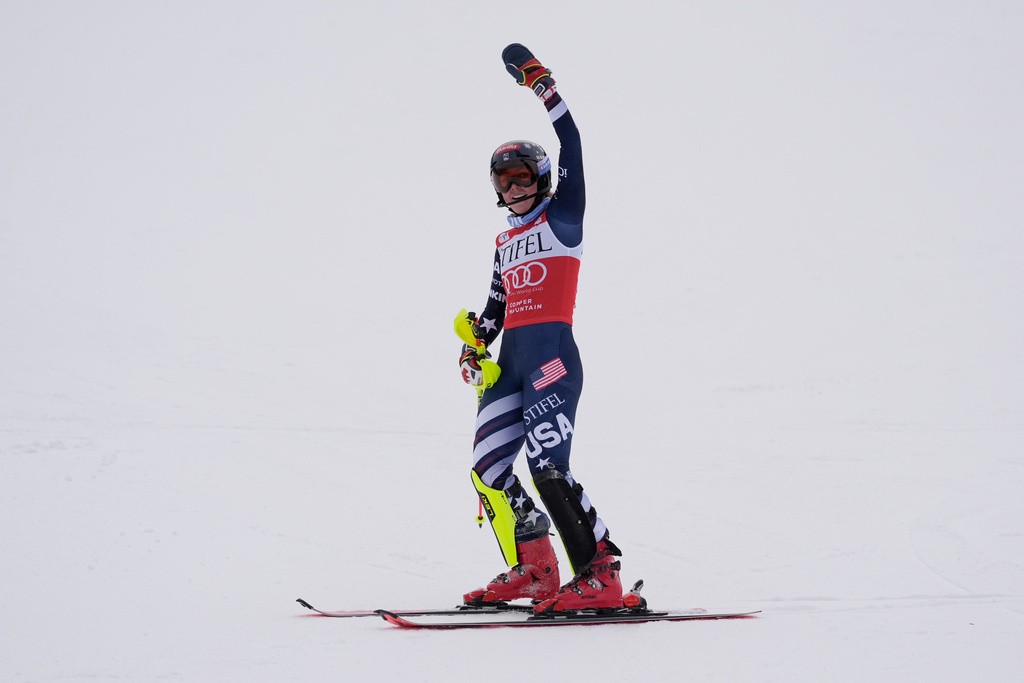 United States' Mikaela Shiffrin celebrates after her run during a World Cup women's slalom skiing race, Sunday, Nov. 30, 2025, in Copper Mountain. (AP Photo/Robert F. Bukaty)