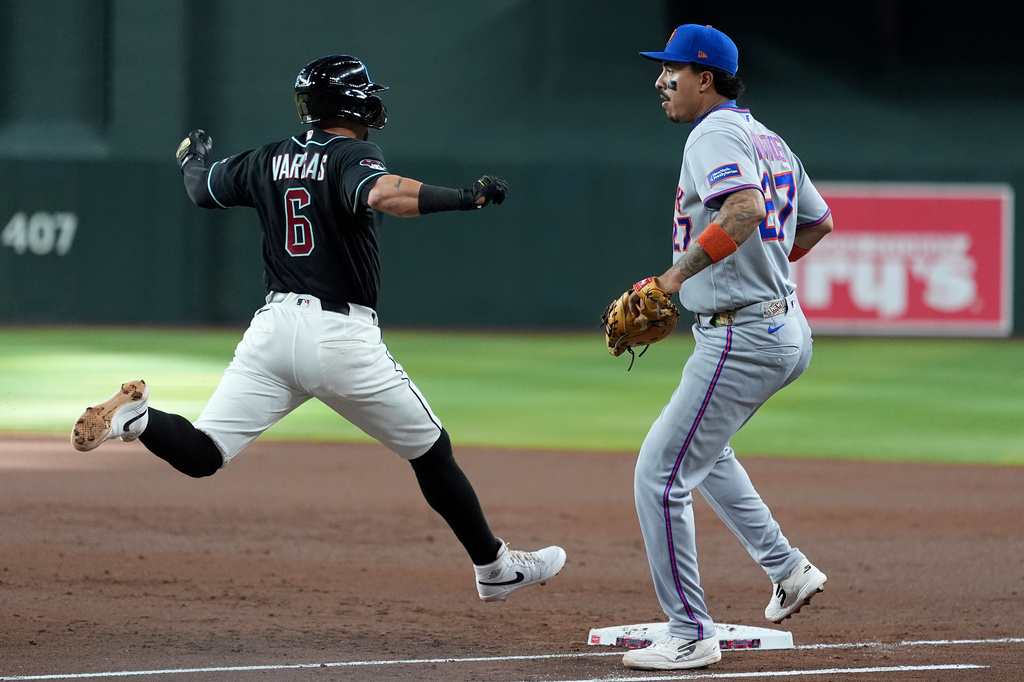 New York Mets first baseman Mark Vientos (27) beats Arizona Diamondbacks' Ildemaro Vargas (6) to first base for the out during the second inning of a baseball game, Saturday, May 9, 2026, in Phoenix. (AP Photo/Ross D. Franklin)