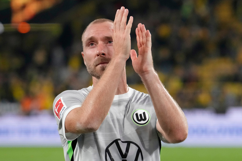 FILE - Wolfsburg's Christian Eriksen applauds to supporters at the end of the German Bundesliga soccer match between Borussia Dortmund and VfL Wolfsburg in Dortmund, Germany, Sept. 21, 2025. (AP Photo/Martin Meissner, File)