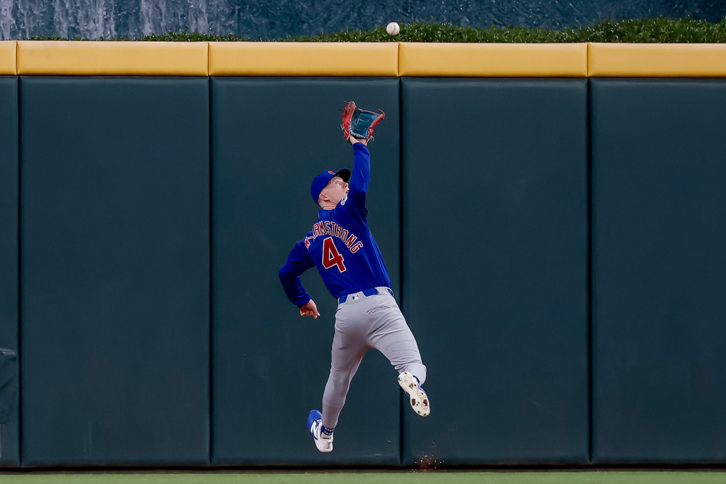 Chicago Cubs center fielder Pete Crow-Armstrong catches a fly ball hit by Atlanta Braves designated hitter Dominic Smith during the fifth inning of a baseball game, Thursday, May 14, 2026, in Atlanta. (AP Photo/Erik S. Lesser)