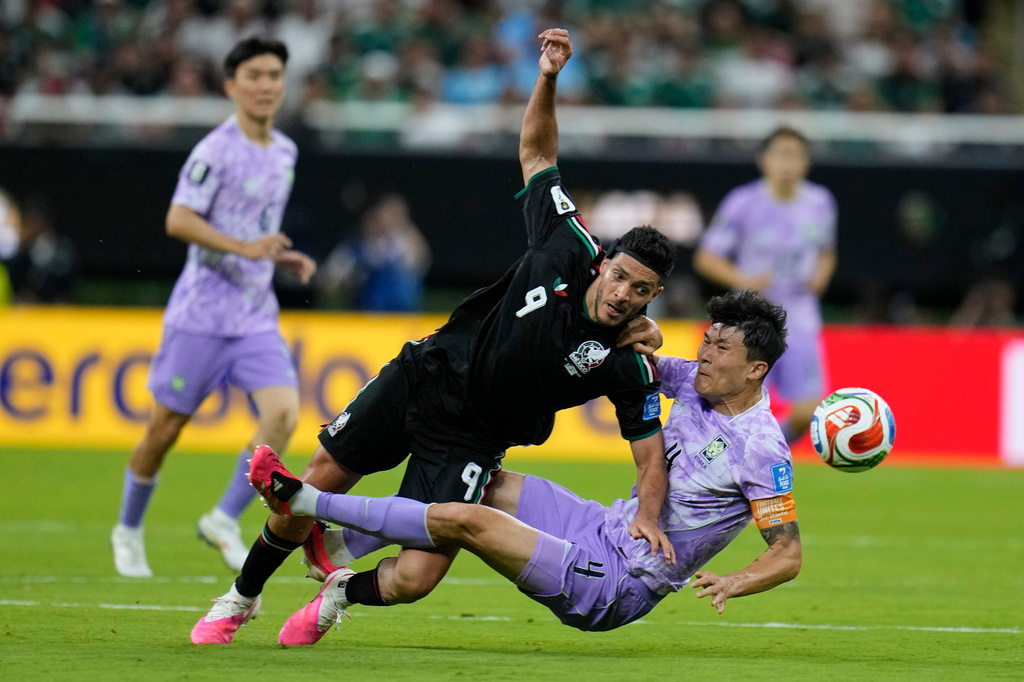 Mexico's Raul Jimenez (9), center, vies for the ball with South Korea's Kim Min-jae (4) during the World Cup Group A soccer match between Mexico and South Korea in Zapopan, near Guadalajara, Mexico, Thursday, June 18, 2026. (AP Photo/Ricardo Mazalan)