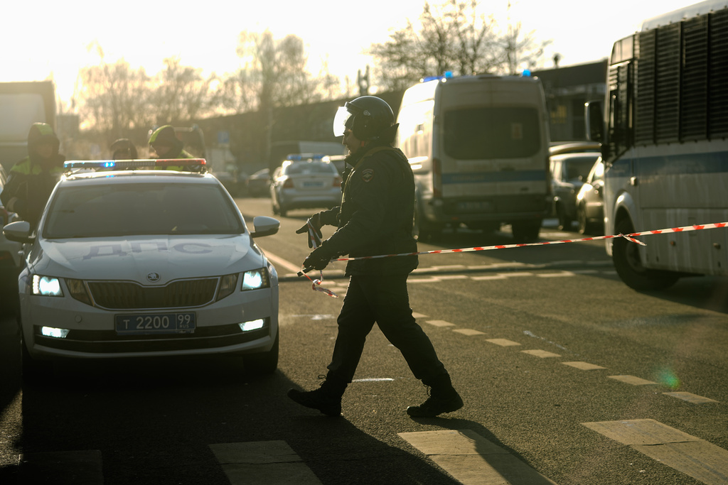 Police block the road near the scene of a deadly explosion in Moscow, Wednesday, Dec. 24, 2025. (AP Photo/Pavel Bednyakov)