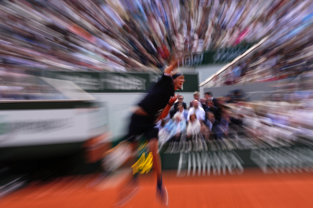 Germany's Alexander Zverev serves to Czech Republic's Jakub Mensik during the semifinal tennis match at the French Open in Paris, Friday, June 5, 2026. (AP Photo/Christophe Ena)