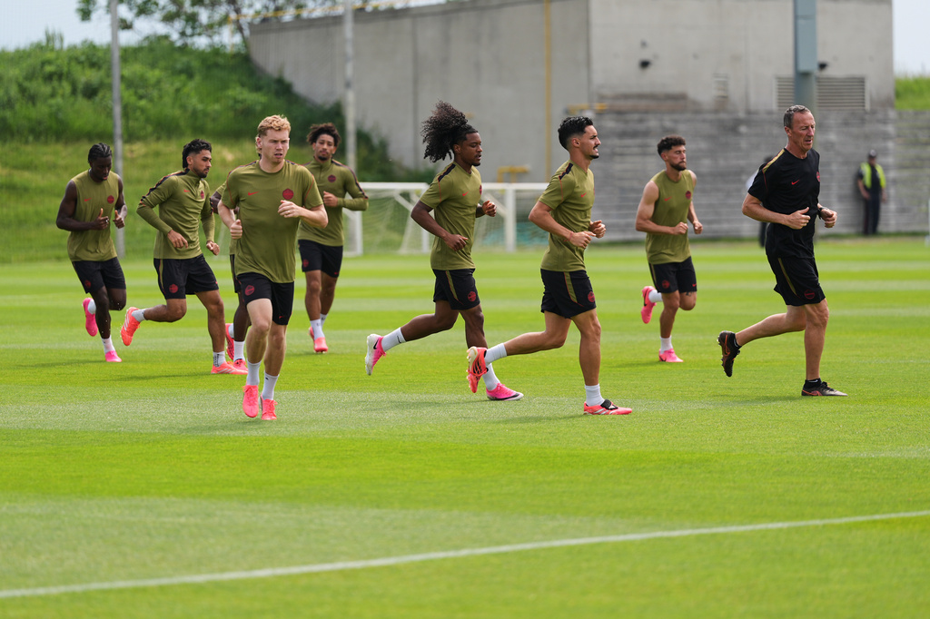 Canada players work out during a training session on the eve of the team's World Cup soccer match against Bosnia, Thursday, June 11, 2026, in Toronto. (AP Photo/Stephanie Scarbrough)